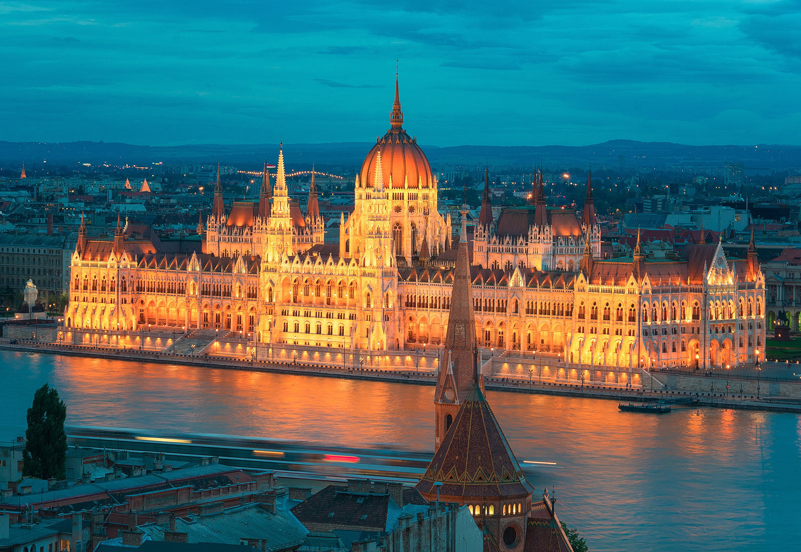 Парламентът-в-Будапеща