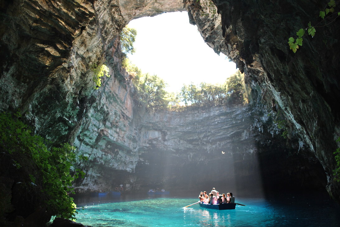 Пещера с открытым верхом